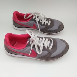 Women's Nike Eclipse Size 7.5